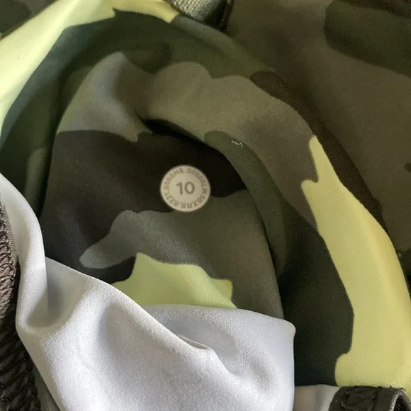 Lululemon Fast and Free High Rise tight Size 10 - Picture 6 of 8